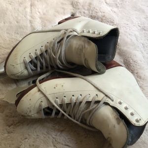 Reidell size 6A figure skates with professional freestyle blades